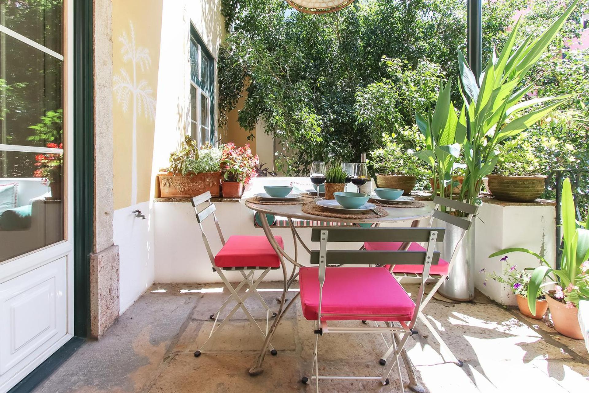 Dom Dinis Terrace * Lissabon